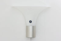 北欧より買い付けました。michael Bangを代表する「mandarin」の中で珍しい壁掛けタイプです。2展開のサイズ展開があった様ですが、こちらは小さいサイズの物。乳白色ガラスならではの優しい光が魅力的です。