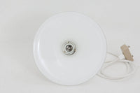 北欧より買い付けたHolmgaard社製のヴィンテージランプです。mandarinシリーズの中でも最も小ぶりな、直径18cmのSサイズモデルとなります。乳白色のガラスが美しく、清潔感が漂います。小型ペンダントライトは、廊下やエントランス、洗面台の上など、さまざまな場所に柔軟に対応できるのが特徴です。