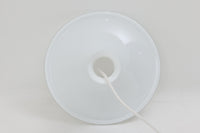 北欧より買い付けたHolmgaard社製のヴィンテージランプです。mandarinシリーズの中でも大型な、直径30cmのLサイズモデルとなります。乳白色のガラスが美しく、清潔感が漂います。リビングやダイニングの空間にぴったりの存在感を持ちながらも、北欧デザインならではのシンプルさが、さまざまなインテリアスタイルに調和します。こちらの商品は入荷時より、電球ソケットの取り付け金具に同じHolmegaard社の「TIVOLI」シリーズのものが使用されています。使用時には外側から見えない部分であり、使用には問題ございませんが、ご了承くださいませ。