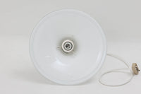 北欧より買い付けたHolmgaard社製のヴィンテージランプです。mandarinシリーズの中でも大型な、直径30cmのLサイズモデルとなります。乳白色のガラスが美しく、清潔感が漂います。リビングやダイニングの空間にぴったりの存在感を持ちながらも、北欧デザインならではのシンプルさが、さまざまなインテリアスタイルに調和します。こちらの商品は入荷時より、電球ソケットの取り付け金具に同じHolmegaard社の「TIVOLI」シリーズのものが使用されています。使用時には外側から見えない部分であり、使用には問題ございませんが、ご了承くださいませ。