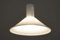 北欧より買い付けた、Holmgaard社製ビンテージランプです。Holmgaard社のペンダントライトの中でも人気の「P&T PENDEL」シリーズです。