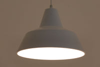 「The work shop lamp」です。Louis Poulsen社の定番ランプ。復刻品はアルミ製ですが、こちらはビンテージ品ならではの琺瑯&エナメルモデル。艶感が魅力的です。