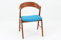 Kai Kristiansenのネイルチェアは、デンマークの名工によって手作りされ、その独創的なデザインと高品質なクラフトマンシップで称賛されています。洗練された背もたれの曲線と美しい木製のフレーム、そして小さなアームが特徴で、快適な座り心地を提供してくれます。デスクチェアとしてもお勧めです。