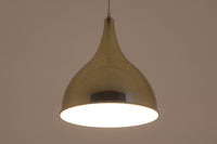 デンマークから買い付けました。1977年のFog & morup社のカタログにも掲載されている「Silhuet」です。真鍮塗装を施された有機的な形状のアルミニウムシェードが特徴です。