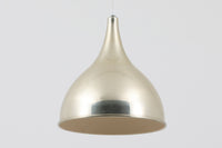 デンマークから買い付けました。1977年のFog & morup社のカタログにも掲載されている「Silhuet」です。真鍮塗装を施された有機的な形状のアルミニウムシェードが特徴です。