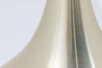 デンマークから買い付けました。1977年のFog & morup社のカタログにも掲載されている「Silhuet」です。真鍮塗装を施された有機的な形状のアルミニウムシェードが特徴です。