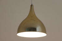 デンマークから買い付けました。1977年のFog & morup社のカタログにも掲載されている「Silhuet」です。真鍮塗装を施された有機的な形状のアルミニウムシェードが特徴です。