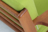 北欧家具を代表するソファ『GE290』です。現在リプロダクト品が販売されていますが、こちらは本物です。元々はベッド会社であるGETAmA社ならではのコイルスプリングが内包されたクッションの座り心地は、弾力があり心地良く、読書や映画などのリラックスタイムに最適です。立ち上がる際も適度なはね返りがあるので、動く時に億劫になる事はありません。Hans J.Wegnerならではの時代を超えた素晴らしいデザインです。横や背面から見るとまた違った表情を感じて頂けると思います。