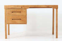 北欧より買い付けた、POLEXIm社製のデスクです。書類の収納や仕分けに特化しており、用途に応じて仕切りを取り外すことが可能です。良質なオーク材が使用されています。