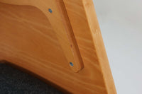 北欧より買い付けたGETAmA社製デイベッドです。 学生寮の為にデザインされた物で、無駄な装飾を省いたフレキシブルなソファです。 名前の通り、背もたれを上げるとベッドになります。 GETAmA社は元々ベッドメーカーの為、寝心地も良好です。