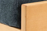 北欧より買い付けたGETAmA社製デイベッドです。 学生寮の為にデザインされた物で、無駄な装飾を省いたフレキシブルなソファです。 名前の通り、背もたれを上げるとベッドになります。 GETAmA社は元々ベッドメーカーの為、寝心地も良好です。