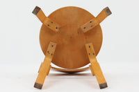 北欧より買い付けたアルヴァ・アアルトデザインNo66チェアです。 経年により色味が濃くなったバーチ材が魅力的です。マイナスビスが使用された古いタイプは現地でも少なくなってきております。