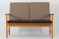 日本でも人気が高いボーエ・モーエンセンによる、"model 2259"です。シンプルなデザインと強度と快適性を両立させた、軽量な四角形のフレームが特徴的です。良質なオーク材が使用されています。