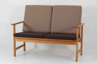 日本でも人気が高いボーエ・モーエンセンによる、"model 2259"です。シンプルなデザインと強度と快適性を両立させた、軽量な四角形のフレームが特徴的です。良質なオーク材が使用されています。