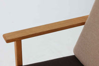 日本でも人気が高いボーエ・モーエンセンによる、"model 2259"です。シンプルなデザインと強度と快適性を両立させた、軽量な四角形のフレームが特徴的です。良質なオーク材が使用されています。