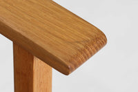 日本でも人気が高いボーエ・モーエンセンによる、"model 2259"です。シンプルなデザインと強度と快適性を両立させた、軽量な四角形のフレームが特徴的です。良質なオーク材が使用されています。