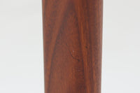 こちらはチェアで、Poul m. Voltherによるデザインです。背もたれのデザインが特徴的であり、アームと脚の繋ぎ目も独特です。希少な北欧ビンテージ家具の一つです。