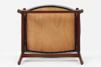 こちらはチェアで、Poul m. Voltherによるデザインです。背もたれのデザインが特徴的であり、アームと脚の繋ぎ目も独特です。希少な北欧ビンテージ家具の一つです。