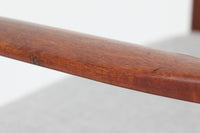 こちらはチェアで、Poul m. Voltherによるデザインです。背もたれのデザインが特徴的であり、アームと脚の繋ぎ目も独特です。希少な北欧ビンテージ家具の一つです。