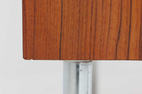 ウェグナーがデザインしたキャビネットで、現在は存在しないRY mobler社によって製作されたものです。熟練の職人による細部まで丁寧に仕上げられています。脚はオリジナルのメタル製です。RY社の製品の中でも数が少なく、ビンテージ品でのみ手に入る希少なモデルです。