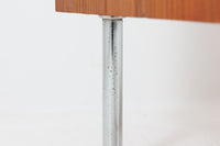 ウェグナーがデザインしたキャビネットで、現在は存在しないRY mobler社によって製作されたものです。熟練の職人による細部まで丁寧に仕上げられています。脚はオリジナルのメタル製です。RY社の製品の中でも数が少なく、ビンテージ品でのみ手に入る希少なモデルです。