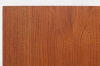 ウェグナーがデザインしたキャビネットで、現在は存在しないRY mobler社によって製作されたものです。熟練の職人による細部まで丁寧に仕上げられています。脚はオリジナルのメタル製です。RY社の製品の中でも数が少なく、ビンテージ品でのみ手に入る希少なモデルです。