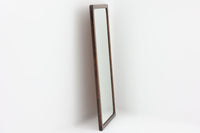 北欧より買い付けたビンテージミラーです。フレームには着色されたウッドが使用されています。