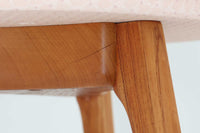 北欧より買い付けた珍しい3本脚の子供用のスツールです。フレームには上質なチーク材が使用されています。座面は汚れてもお手入れしやすい様にPVC素材で張替ました。