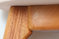 北欧より買い付けた珍しい3本脚の子供用のスツールです。フレームには上質なチーク材が使用されています。座面は汚れてもお手入れしやすい様にPVC素材で張替ました。