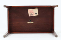 天板と脚の角はトメ加工が施されています。Severin Hansen Jr.の代表的なデザインです。スタイリッシュでマホガニー材の上質な色味が特徴で、洗練された印象を与えてくれます。