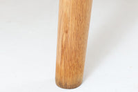 北欧より買い付けた「GE530」シングルソファです。背面から伸びる滑らかなアームが特徴的です。座面はラバーベルトが使用され、座面はラバーベルトが使用され、クッションはウレタンのみでスプリングは内包されていません。このため、ウェグナーのソファの中でも柔らかい座り心地です。本体には上質なオーク材が使われており、そのナチュラルな色合いは日本の家屋とも調和します。