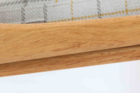 北欧より買い付けた「GE530」シングルソファです。背面から伸びる滑らかなアームが特徴的です。座面はラバーベルトが使用され、座面はラバーベルトが使用され、クッションはウレタンのみでスプリングは内包されていません。このため、ウェグナーのソファの中でも柔らかい座り心地です。本体には上質なオーク材が使われており、そのナチュラルな色合いは日本の家屋とも調和します。