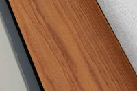 デンマークを代表する家具デザイナー、ハンス・J・ウェグナーによるデザインのデイベッド。シンプルで洗練されたフォルムと機能美が融合した、GATAmA社製の北欧ビンテージ家具です。フレームには経年により色味が濃くなったオーク材が使用され、優しい木の風合いが感じられる仕上がり。クッションは新しく張り替えており、快適な座り心地を提供します。背もたれ部分はスムーズに動かせる仕様で、簡単にデイベッドとして使用可能。リビングのソファとしてはもちろん、ゲスト用のベッドとしても活躍します。北欧デザインらしいミニマルで実用的な構造が特徴で、どんな空間にも馴染みやすい一台です。