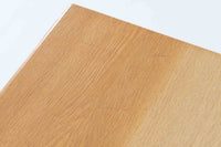 Borge mogensenがSoborg社のためにデザインしたユニットシェルフをご紹介いたします。このシェルフは、高品質なオーク材が用いられており、ナチュラルな風合いが特徴的です。ガラス扉が採用されており、食器棚としてもご使用いただけます。また、使う環境に応じて2段にしたりなど、柔軟なレイアウトが可能です。この特徴により、住む人の環境や生活人数が変わっても、長くご使用いただけると思います。