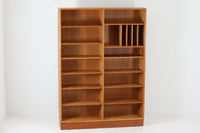 Hundevad & Co社製の造りが良いブックシェルフです。良質なオーク材が使用されています。大型で様々な本が収納可能です。Poul Hundevadならではの棚板前面のスリットとタボが見えない設計により非常にすっきりとした印象に仕上がっています。本