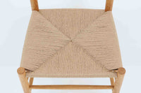 J39は1956年にデザインされ、そのシンプルで頑丈なデザインで広く知られ、「The People's Chair(人々の椅子)」としても呼ばれています。現在はFredericia社から販売されていますが、こちらは初期のFDB mobler社製のものです。経年変化により色味が変わったオーク材が魅力的です。ペーパーコードを剥がさないと見えませんが、製造年(1974年10月2日)が記載されたFDB社の刻印があります。