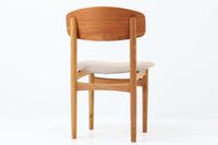 Borge mogensenによるモデル122チェアは、大きな背もたれが特徴的なデザインです。チーク材とオーク材の組み合わせが美しい作品です。