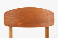 Borge mogensenによるモデル122チェアは、大きな背もたれが特徴的なデザインです。チーク材とオーク材の組み合わせが美しい作品です。