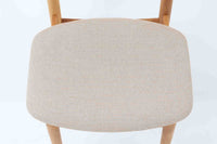 Borge mogensenによるモデル122チェアは、大きな背もたれが特徴的なデザインです。チーク材とオーク材の組み合わせが美しい作品です。