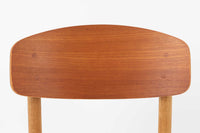 Borge mogensenによるモデル122チェアは、大きな背もたれが特徴的なデザインです。チーク材とオーク材の組み合わせが美しい作品です。