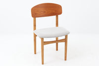 Borge mogensenによるモデル122チェアは、大きな背もたれが特徴的なデザインです。チーク材とオーク材の組み合わせが美しい作品です。