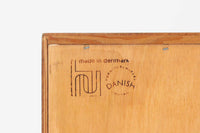 北欧より買い付けたサイドボードです。良質なオーク材が使用されており、優しい雰囲気です。デンマークの品質基準を満たした「DANISH FURNITUREmAKE'S CONTROL」の刻印がございます。