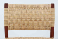 北欧より買い付けた「Bm61」です。このチェアは、脚先がつながったデザインとなっており、フローリングはもちろん、畳にダメージを与えにくいため、畳の部屋でもご使用いただけます。そのため、日本の家庭でも使い易いチェアです。軽量ながらも強度があり、背もたれがくの字になっており、ラタンの柔軟な強度も相まって座り心地も良好です。ラタンはデンマーク国内の家具張り替え専門店「Bruun Olsen Flet」で一度張り替えられており、前オーナーが長く丁寧に使用していたことがうかがえます。日本に入荷した際にはラタンが弱っていたため、日本の北欧家具椅子張り専門の職人によって再度張替を行いましたので、今後も長くご使用いただけます。このチェアは2020年にFredericiaよりオーク材のモデルが復刻されましたが、マホガニー材のものはビンテージ品でのみ入手可能です。