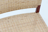 北欧より買い付けた「Bm61」です。このチェアは、脚先がつながったデザインとなっており、フローリングはもちろん、畳にダメージを与えにくいため、畳の部屋でもご使用いただけます。そのため、日本の家庭でも使い易いチェアです。軽量ながらも強度があり、背もたれがくの字になっており、ラタンの柔軟な強度も相まって座り心地も良好です。ラタンはデンマーク国内の家具張り替え専門店「Bruun Olsen Flet」で一度張り替えられており、前オーナーが長く丁寧に使用していたことがうかがえます。日本に入荷した際にはラタンが弱っていたため、日本の北欧家具椅子張り専門の職人によって再度張替を行いましたので、今後も長くご使用いただけます。このチェアは2020年にFredericiaよりオーク材のモデルが復刻されましたが、マホガニー材のものはビンテージ品でのみ入手可能です。