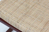 北欧より買い付けた「Bm61」です。このチェアは、脚先がつながったデザインとなっており、フローリングはもちろん、畳にダメージを与えにくいため、畳の部屋でもご使用いただけます。そのため、日本の家庭でも使い易いチェアです。軽量ながらも強度があり、背もたれがくの字になっており、ラタンの柔軟な強度も相まって座り心地も良好です。ラタンはデンマーク国内の家具張り替え専門店「Bruun Olsen Flet」で一度張り替えられており、そのロゴシールが残っているため、前オーナーが長く丁寧に使用していたことがうかがえます。日本に入荷した際にはラタンが弱っていたため、日本の北欧家具椅子張り専門の職人によって再度張替を行いましたので、今後も長くご使用いただけます。このチェアは2020年にFredericiaよりオーク材のモデルが復刻されましたが、マホガニー材のものはビンテージ品でのみ入手可能です。