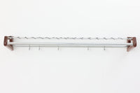 1960年代にSoborg社のためにデザインされたBorge mogensenの壁掛けハンガーラックです。スチールとチーク材の組み合わせが美しいラックです。北欧より買い付けたハンバーラックです。物を置くスペースがあり、両側面にはチーク材が使用されています。北欧家具らしいシンプルなデザインで、本体自体の強度は高く、通常の使用は問題ございません。ただし、取り付け方法によって強度が異なりますので、耐荷重に不安のある方は工務店などにご相談ください。