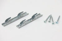 1960年代にSoborg社のためにデザインされたBorge mogensenの壁掛けハンガーラックです。スチールとチーク材の組み合わせが美しいラックです。北欧より買い付けたハンバーラックです。物を置くスペースがあり、両側面にはチーク材が使用されています。北欧家具らしいシンプルなデザインで、本体自体の強度は高く、通常の使用は問題ございません。ただし、取り付け方法によって強度が異なりますので、耐荷重に不安のある方は工務店などにご相談ください。