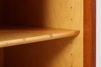 高さが低くて使いやすいサイズ感です。本体には高品質なチーク材が使われており、温かみのある空間を演出できそうです。脚部分に使われているオーク材がデザインのポイントです。