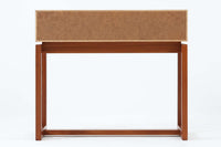 スウェーデンより買い付けたサイドチェストです。脚間の渡し木を脚先で繋げる事によりデザイン性の高い商品となっています。本体には良質なチーク材が使用されています。