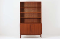 Wirserums Nya mobelfabrik社を代表する作品の一つです。シンプルなフォルムですが、本体縁は丸みを帯びておりクオリティーが高く、良質なチーク材が使用されています。